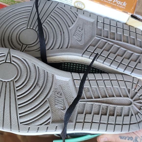 The Air Jordan 1 Retro ’89 “Green Glow” SZ11 - Picture 6 of 8